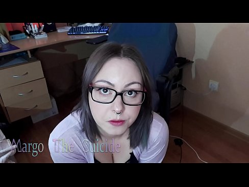 ❤️ Sexy dievča s okuliarmi hlboko fajčí vibrátor na kameru ❌ Porno na nás ❌❤